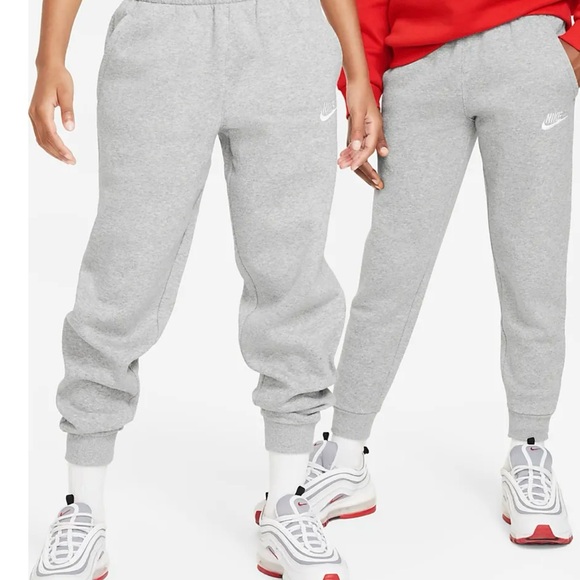 NIKE Sweatpants - Picture 2 of 5